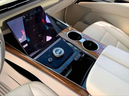 Used 2025 Cadillac Escalade Sport Platinum w/ LPO, ONYX Package image 17