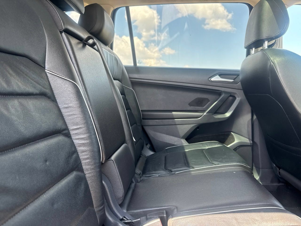 Used 2018 Volkswagen Tiguan SEL Premium FWD image 33