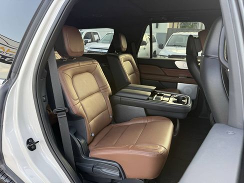 Used 2023 Lincoln Navigator Reserve AWD/4WD image 19
