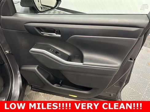 Used 2021 Toyota Highlander XLE image 15