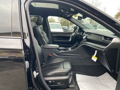 Used 2024 Jeep Grand Cherokee L Limited w/ Luxury Tech Group II image 32