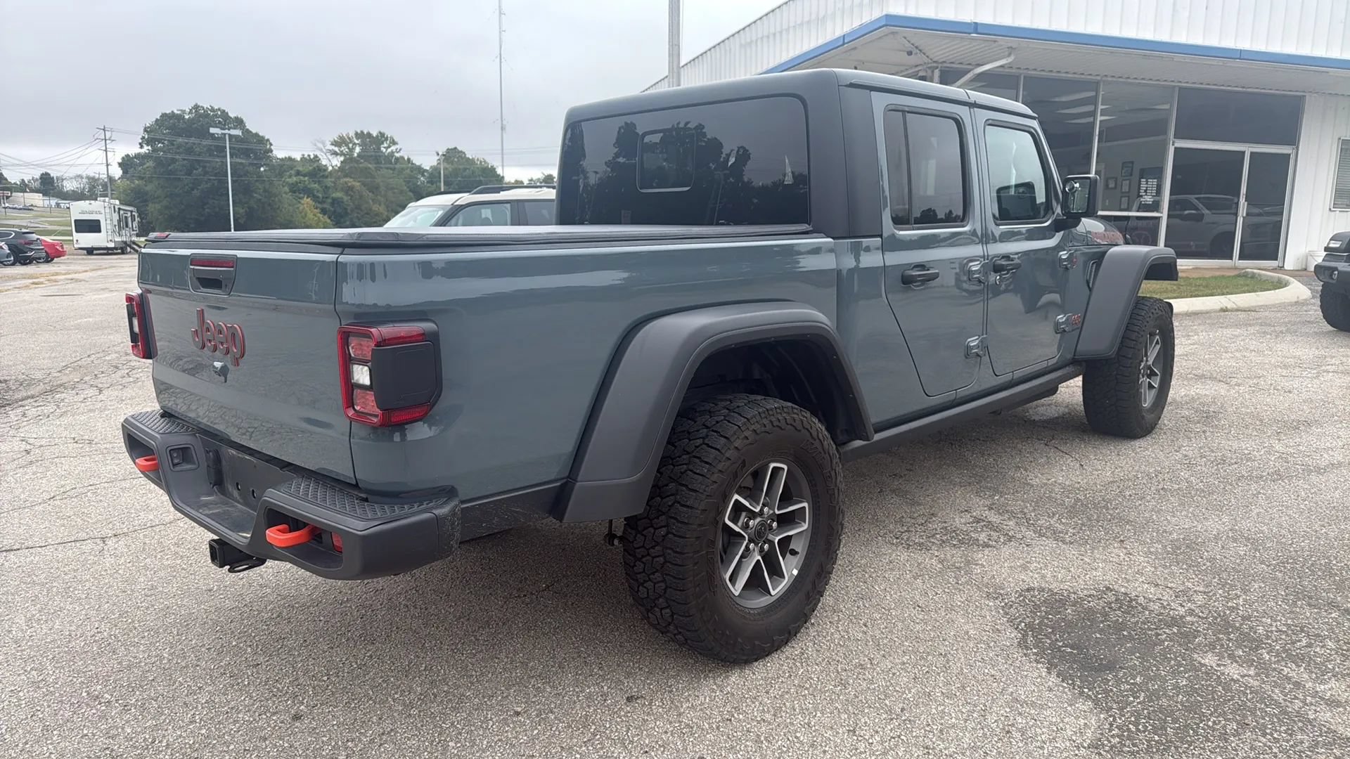 Used 2026 Jeep Gladiator Mojave AWD/4WD image 5