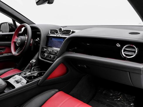 Used 2023 Bentley Bentayga image 9