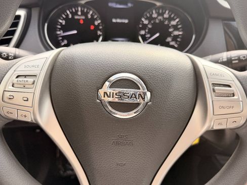 Used 2015 Nissan Rogue S AWD/4WD image 27