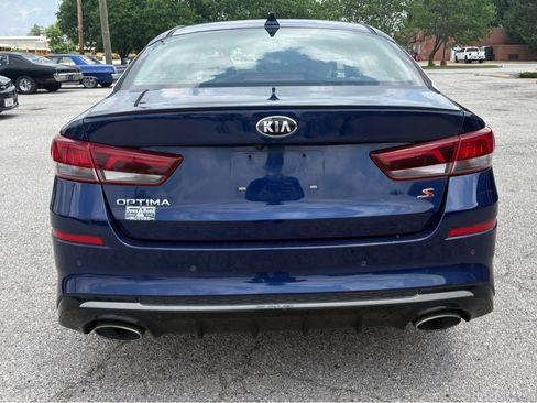 Used 2019 Kia Optima S FWD image 4