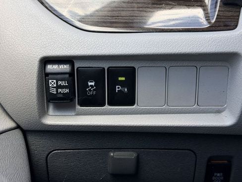 Used 2020 Toyota Sienna XLE w/ XLE Navigation Package FWD image 20