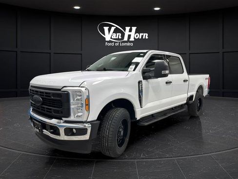 Used 2024 Ford F250 XLT AWD/4WD image 3