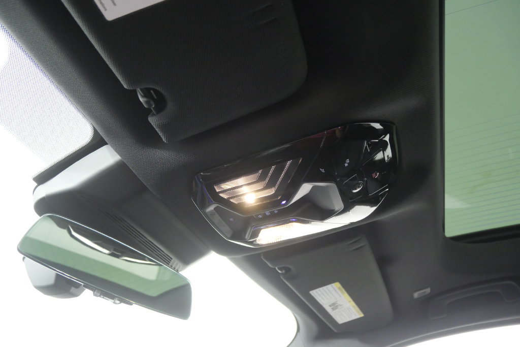 Certified 2026 BMW 740i RWD image 23