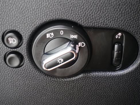 Used 2024 MINI Cooper 4-Door Hardtop FWD image 21