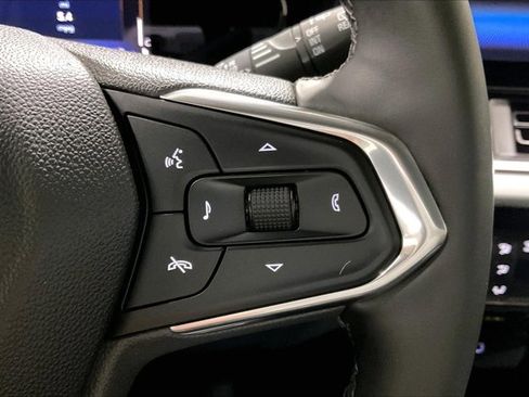 Used 2025 Chevrolet Trax LT w/ LT Convenience Package image 19