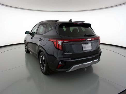 Used 2025 Kia Seltos S image 6