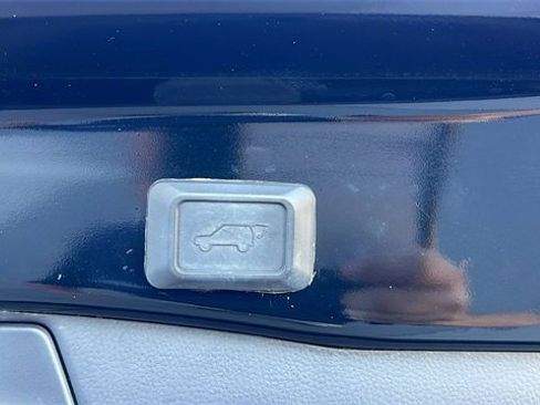 Used 2022 Toyota RAV4 XLE Premium image 32