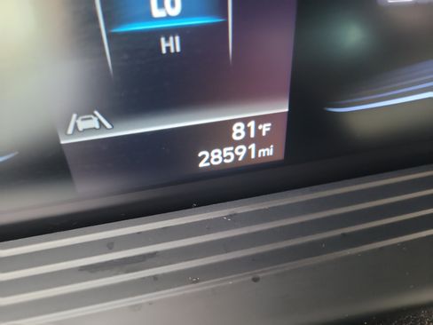 Used 2025 Hyundai Venue SE FWD image 31