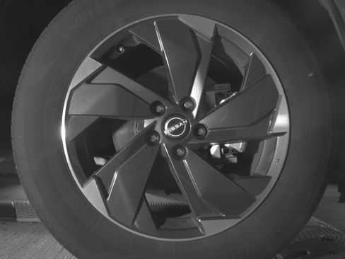 Used 2025 Nissan Rogue SV image 13