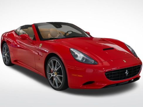 Used 2011 Ferrari California RWD image 7