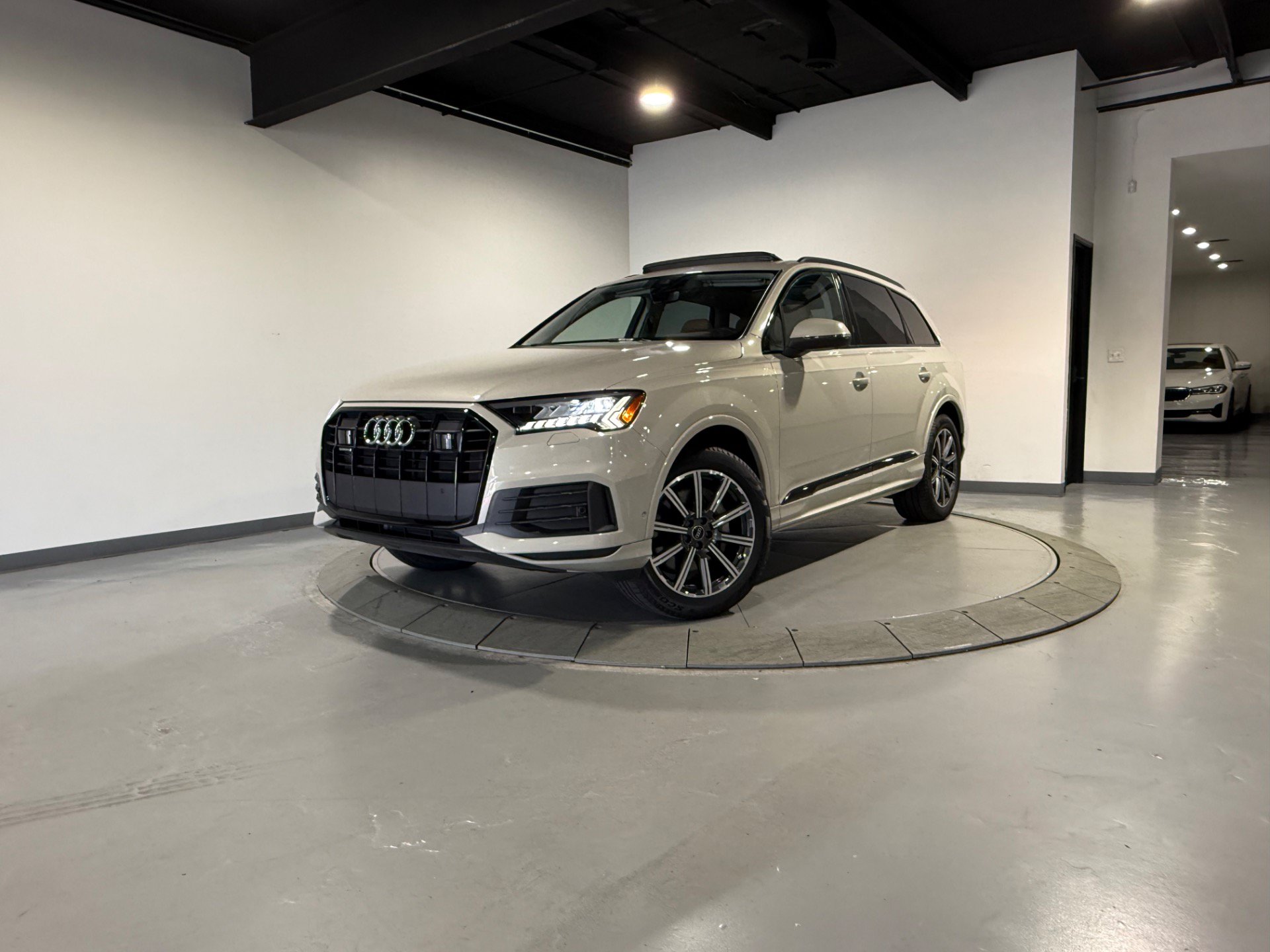Used 2024 Audi Q7 2.0T Premium Plus w/ Premium Plus Package AWD/4WD image 2
