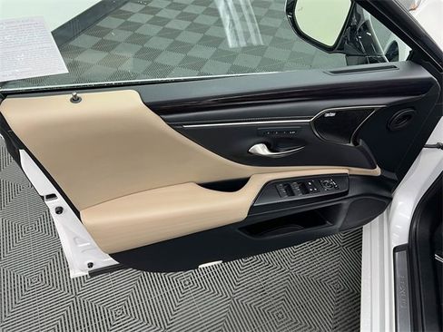 Used 2021 Lexus ES 350 Luxury image 10