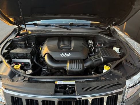 Used 2012 Jeep Grand Cherokee Laredo image 85