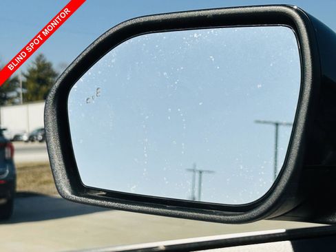 Used 2023 Ford Explorer XLT w/ Equipment Group 202A image 7