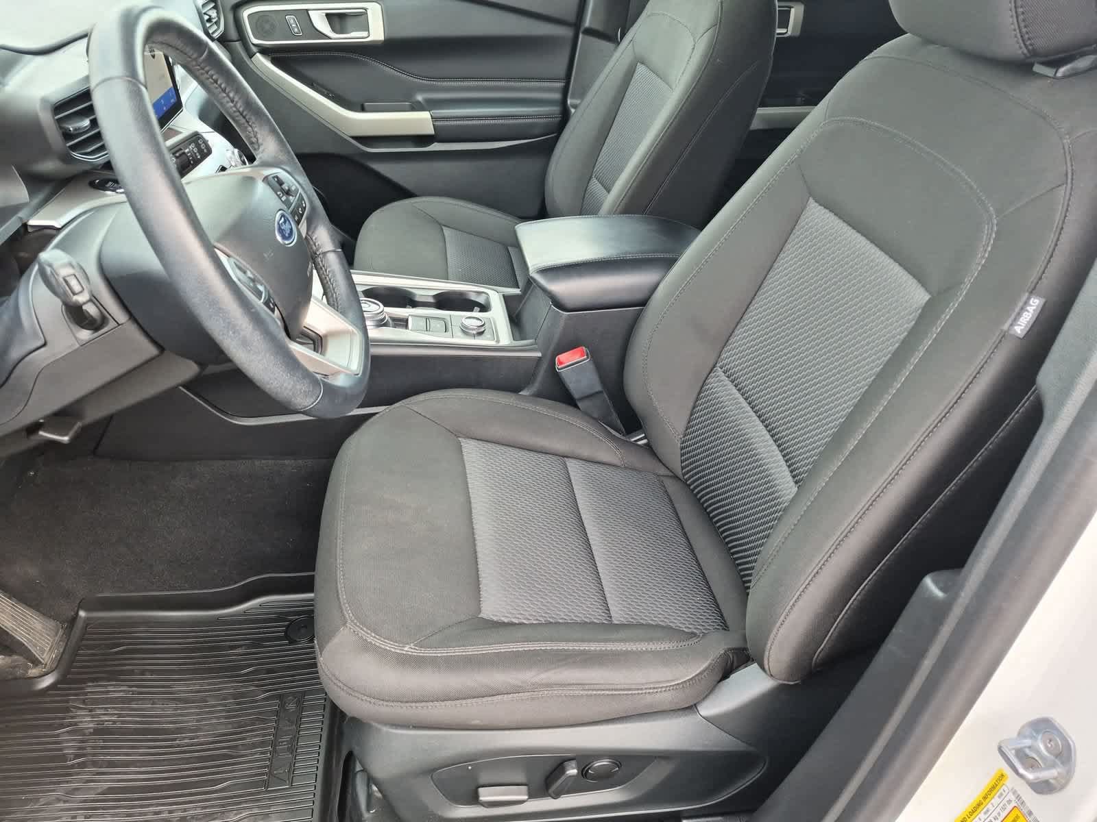 Used 2023 Ford Explorer XLT AWD/4WD image 16