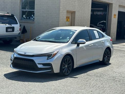Used 2024 Toyota Corolla SE FWD image 2