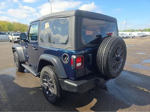 Used 2025 Jeep Wrangler Sport AWD/4WD image 2