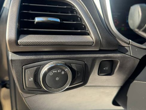 Used 2018 Ford Fusion SE image 27