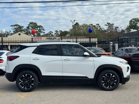 Used 2022 Chevrolet TrailBlazer LT w/ Convenience Package image 9