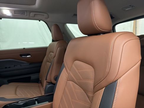 Used 2023 Nissan Pathfinder Platinum image 20