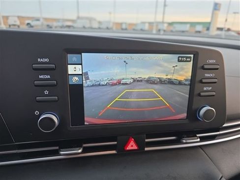 Used 2025 Hyundai Elantra SE image 29