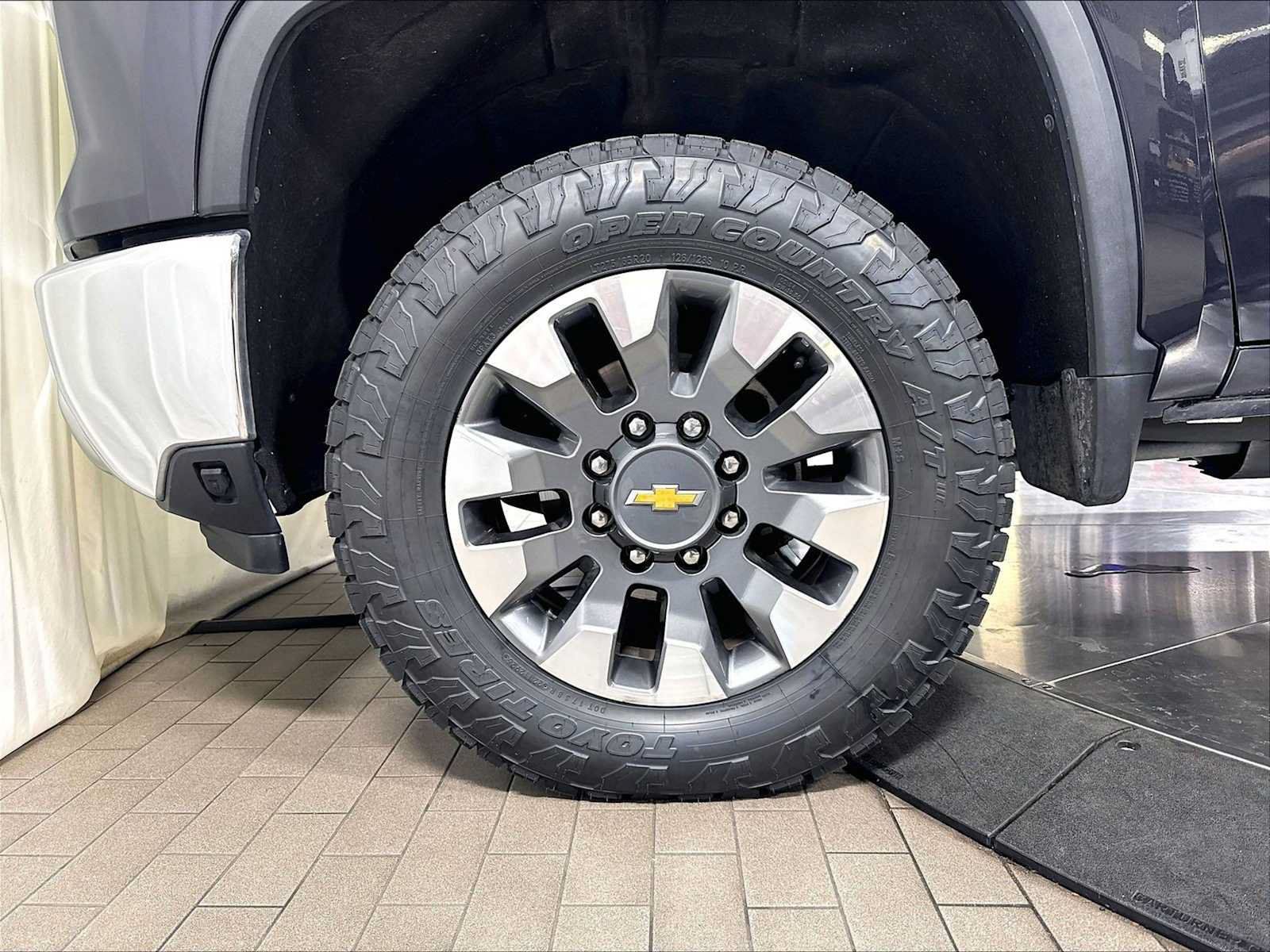 Used 2024 Chevrolet Silverado 2500 LT AWD/4WD image 13