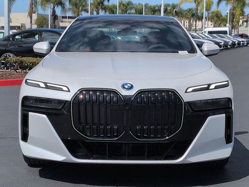 New 2026 BMW i7 xDrive60 AWD/4WD image 3