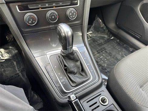 Used 2019 Volkswagen Golf S image 22