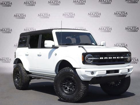 Used 2023 Ford Bronco Outer Banks w/ Sasquatch Package AWD/4WD image 2