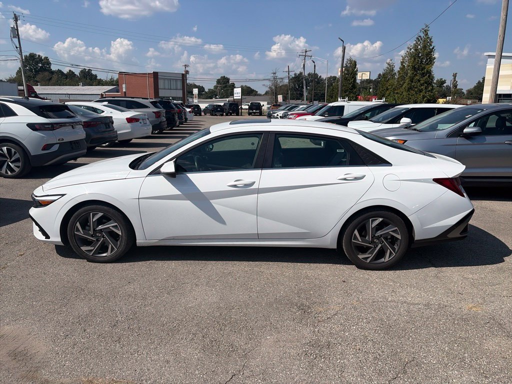 Used 2025 Hyundai Elantra Limited FWD image 3