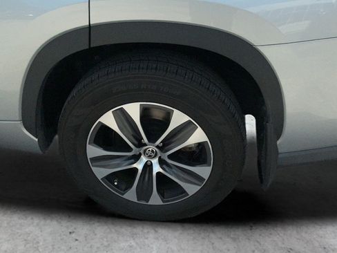 Used 2021 Toyota Highlander XLE AWD/4WD image 55