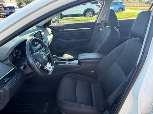 Used 2022 Nissan Altima 2.5 SV w/ SV Premium Package AWD/4WD image 13