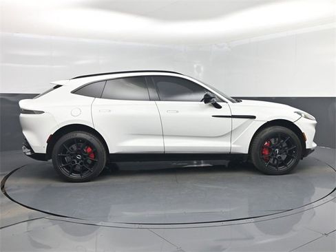 Used 2021 Aston Martin DBX image 31