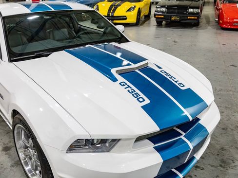 Used 2012 Ford Mustang GT Premium w/ HID Headlamps & Security Pkg RWD image 19