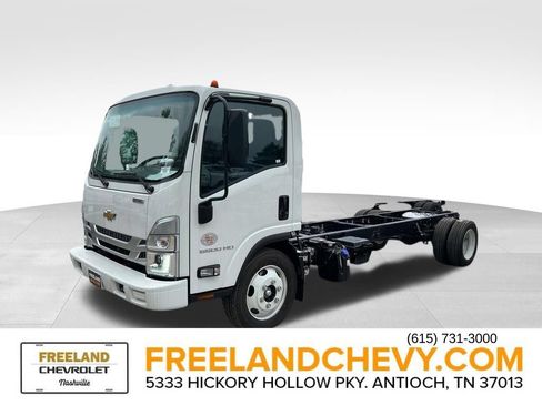 Used 2024 Chevrolet Low Cab Forward 5500HD RWD image 9