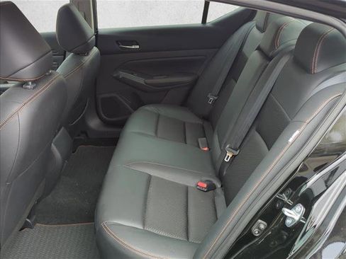 Used 2022 Nissan Altima 2.5 SR w/ Midnight Edition Package image 18