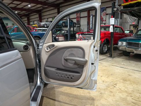 Used 2001 Chrysler PT Cruiser FWD image 34