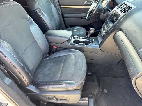 Used 2018 Ford Explorer XLT w/ Equipment Group 202A AWD/4WD image 22