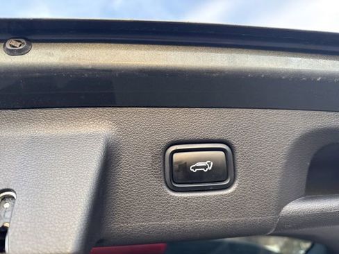 Used 2022 Hyundai Palisade SEL w/ Premium Package image 17