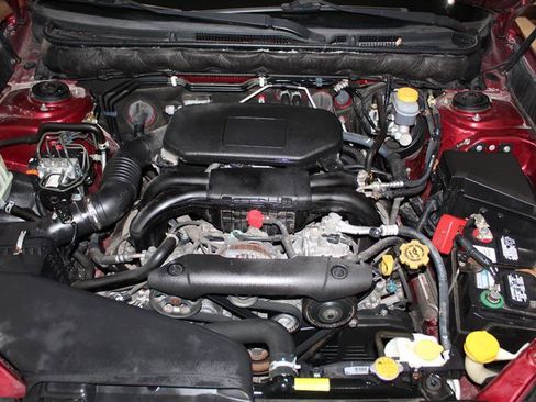 Used 2010 Subaru Legacy 2.5i Premium image 11