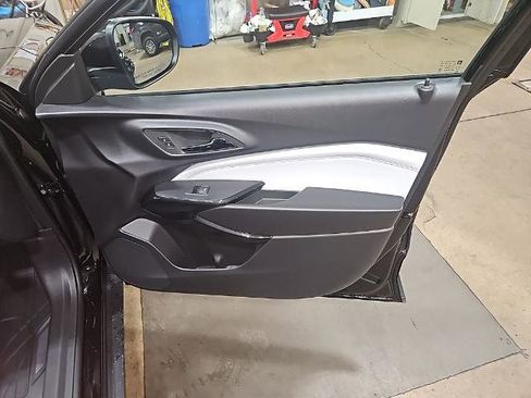 New 2026 Chevrolet Trax LT w/ Driver Confidence Package FWD image 25