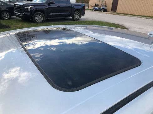 Certified 2022 Toyota Avalon Limited w/ Advanced Safety Package image 5