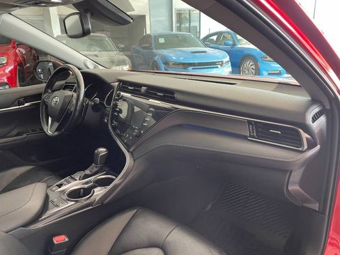 Used 2019 Toyota Camry XSE image 30