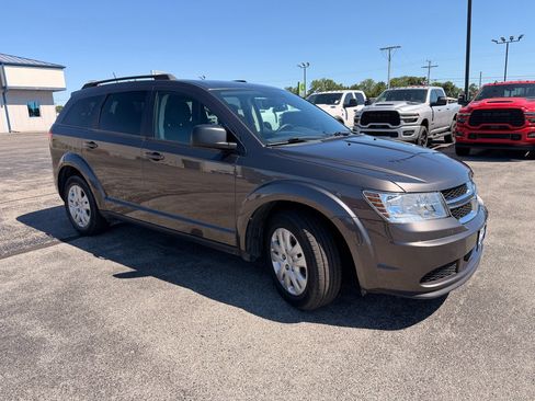 Used 2017 Dodge Journey SE w/ Flexible Seating Group FWD image 4