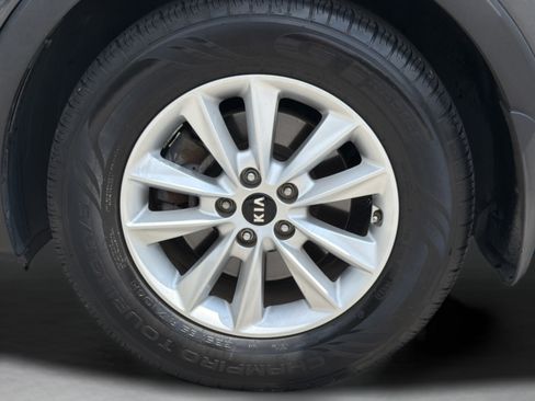 Used 2020 Kia Sorento LX FWD image 28